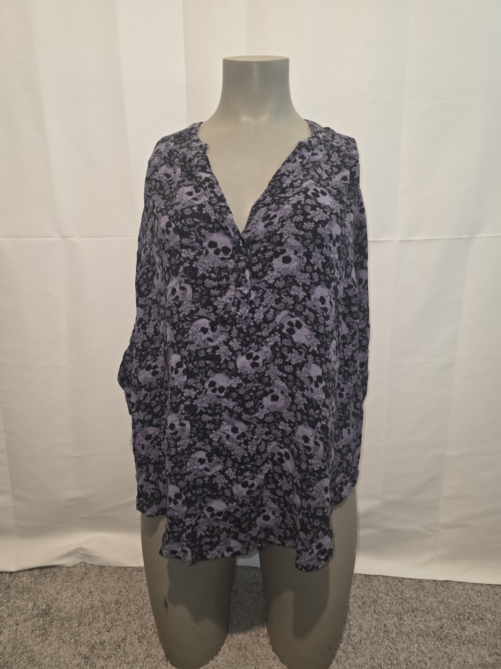 Torrid Purple Floral Skull V-Neck Tunic 3/4 Length Sleeves Size 1